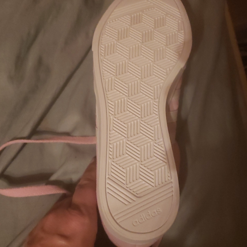 Adidas tennis shoes - Picture 4 of 4